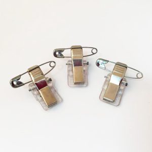 קליפס סיכה מחזיק לתגים