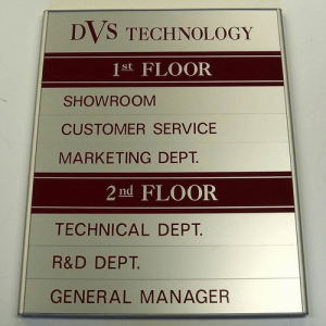 שילוט פנים מתכתי משולב למשרד